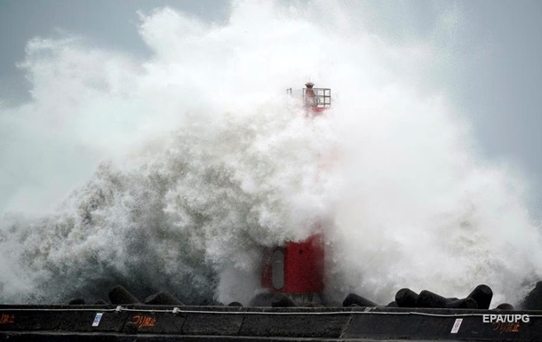 Японію затоплює найпотужніший тайфун – Korrespondent.net