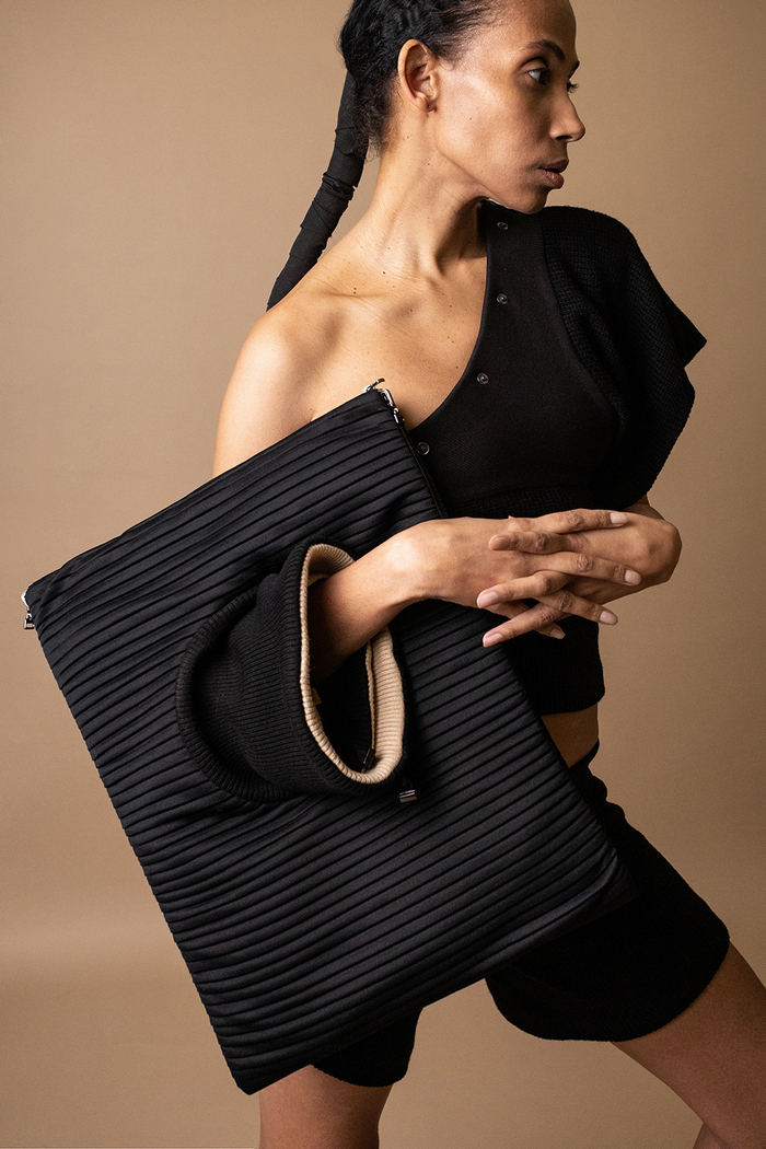 Чорні сумки знову в тренді – які саме та з чим їх носити, радить стилістка Ірина Джус