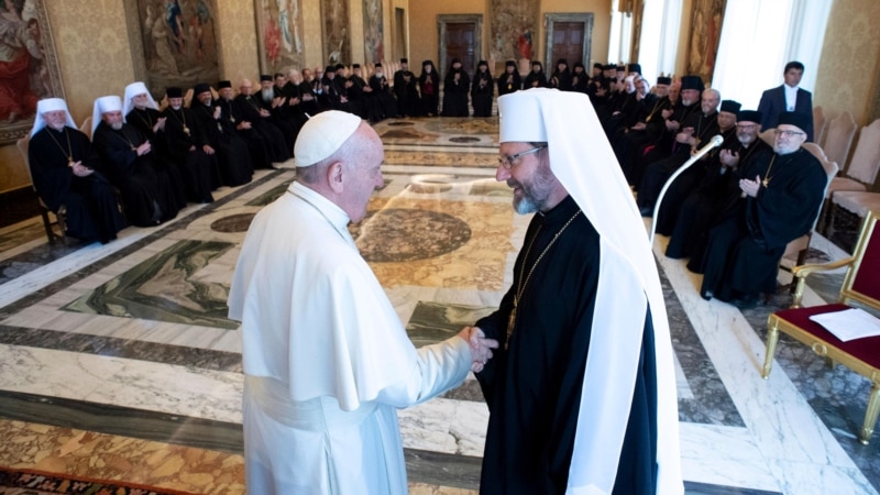 Глава УГКЦ подарував папі Римському фрагмент російської міни після його заяви про «російський гуманізм»